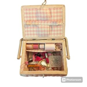 Vintage 70's Cute Pale Pink Woven Lidded Small Craft Sewing Basket